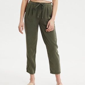 American Eagle High Waisted Tapered Pant